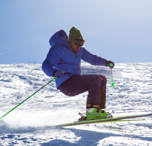Skier carving a turn — knee pain treatment